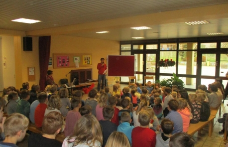 Erste Schulversammlung an der GMS Wurmannsquick